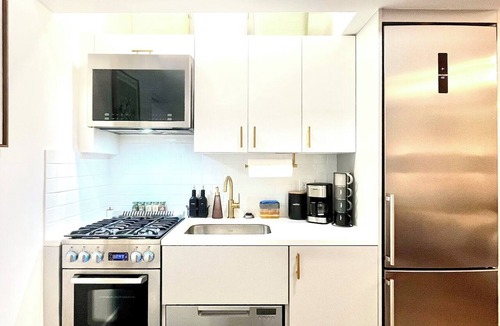 East Village Apartment | East Emerald Studio - Sleeps 3