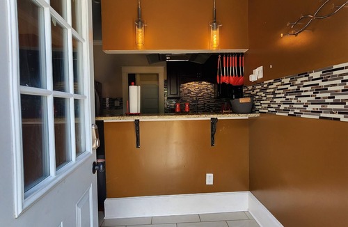 University District House | East Memphis Bungalow on 3/4 acre in the middle of Memphis