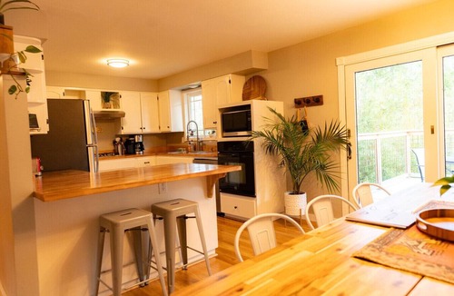 Fox Hollow House | Easy Eugene Stay w/Yard, Space & Private Primary