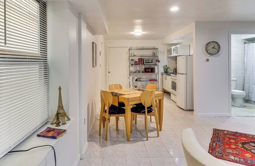 Guttenberg House | Easy NYC Commute: Getaway Near MetLife Stadium!