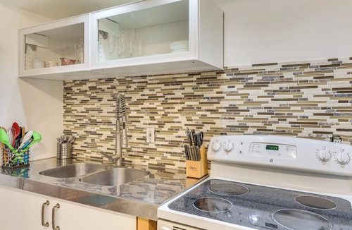 Guttenberg House | Easy NYC Commute: Getaway Near MetLife Stadium!
