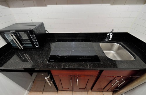 Kips Bay Apartment | Eclectic Artsy 1-bedroom apartment in Flatiron/High Ceilings