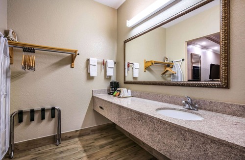 Horn Lake Hotel | Econo Lodge Inn & Suites Horn Lake - Southhaven