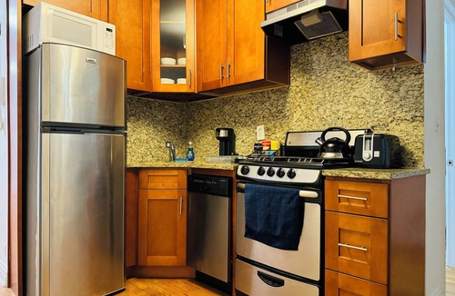 Lincoln Square Apartment | Elegant 2-BD. Manhattan Escape Steps from Central Park