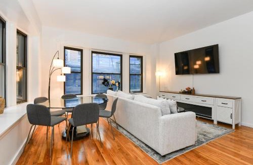 Financial District Apartment | Elegant FiDi 3BR Condo - Private Elevator - Modern Luxury