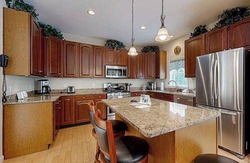 Stratton and Bromley Ski Areas House | Elegant house in quiet neighborhood, close to ski mountains, gas fireplace, wifi
