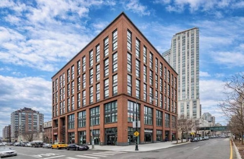 Hunters Point Apartment | Enjoy Urban Comfort at Minimalist 2BR Unit w/Full Kitchen near Court Square