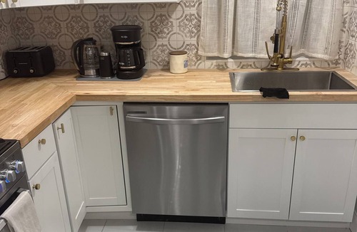 North Bergen Apartment | Enjoyable 1 bedroom apartment in North Bergen minutes away from New York