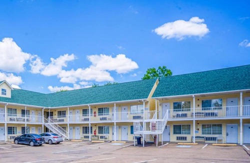 Eureka Springs Apartment | Eureka Springs | King Bed