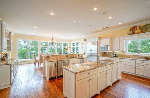 Quitman House | Exquisite Greers Ferry Lakefront Home! 5 Bedroom 5.5 Bathroom Sleeps 17!