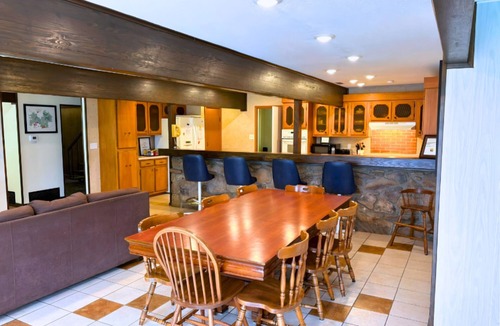 Cherokee Village House | Families have been gathering at the McCabe House in Cherokee Village for generations.