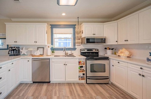 Terramar Beach House | Family Beach Retreat, Walk to Beach and Bay, 4 BR