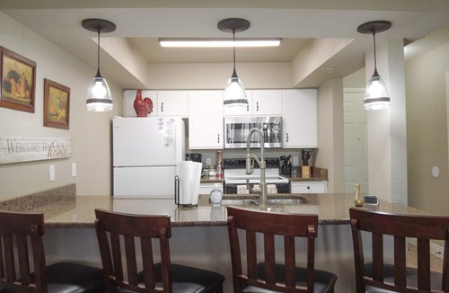 Branson Condo | Family-Friendly Branson Condo w/2 Queen Beds + Pool
