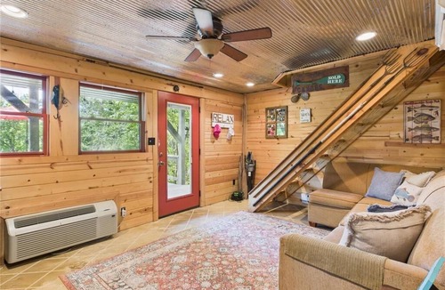 Van Buren Cabin | "Family-Friendly River Getaway – Adventure & Relaxation Await