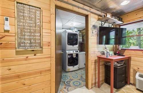 Van Buren Cabin | "Family-Friendly River Getaway – Adventure & Relaxation Await