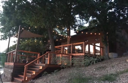 Lake of the Ozarks Cabin | Family fun-3 bed 2 bath cabin in Sunrise Beach sleeps 12