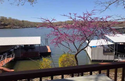 Lake of the Ozarks Cabin | Family fun-3 bed 2 bath cabin in Sunrise Beach sleeps 12
