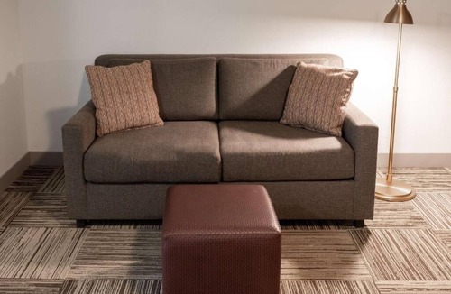 North Little Rock Hotel | Family Getaway: Heated Pool | Near Burns Park (7 mi) & Old Mill Park