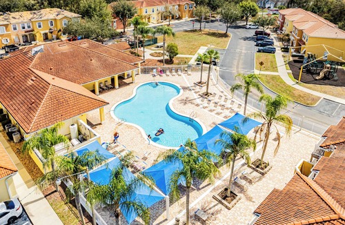 Lake Berkley House | Family Villa Near Disney Private Pool, Game Room Spacious Living