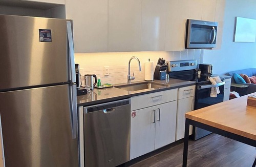 Music Row Apartment | Fantastic Luxe 1Bed High Rise on Music Row - Skyline Views