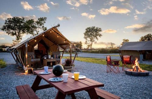 Cassville Other | Fantastic Tented Cabin with Fire Pit in Cassville, Missouri