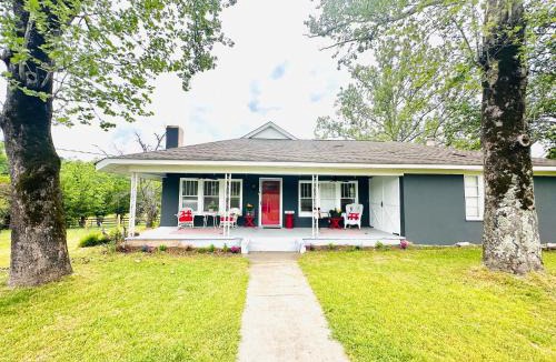 Hot Springs House | Farm Animals I Retro Museum I Fire Pit I Cozy Stay