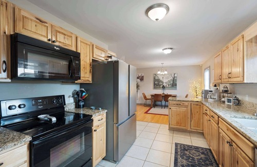 McEwen Cabin | Farm Stay Near Downtown Dickson- Scenic Deck & BBQ
