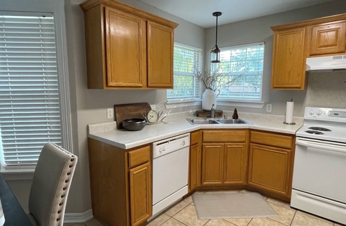 Fayetteville House | Faytown Cozy! 4 miles to UofA and DT Fayetteville
