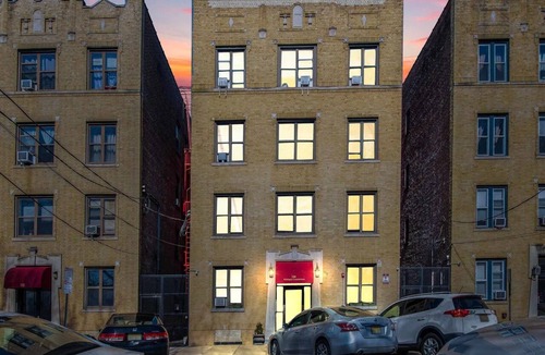 West Side Apartment | Major international sporting event Stay Easy Transit to MetLife Near NYC