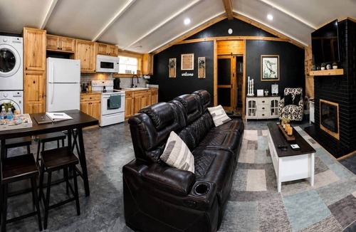 Jefferson House | Fish Cabin at the Pines