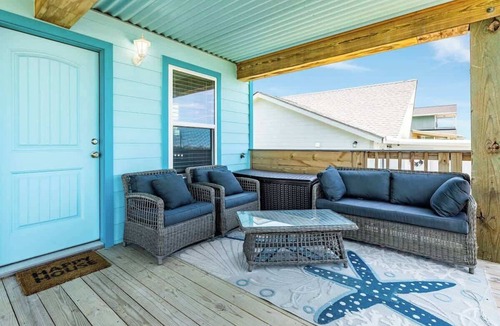 Surfside Beach House | Fisherman's Dream: Waterfront Home
