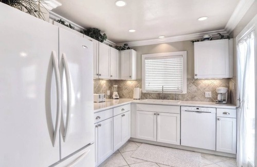 San Clemente House | Four condos in the same building, just one block from beach & pier