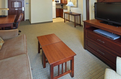 Lake Hamilton Condo | Free Breakfast. Pool. Visit Hot Springs National Park!