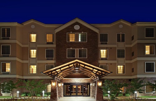 Lake Hamilton Condo | Free Breakfast. Pool. Gym. Great for Business Travelers.