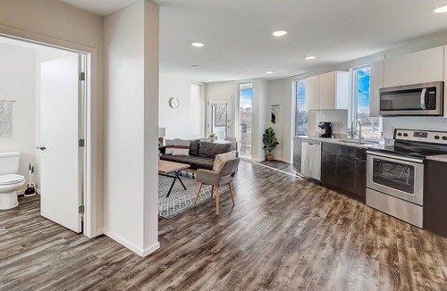 Hillsboro West End Apartment | FRONTDESK Fairfax Flats West End Nashville