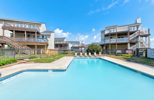 Port Aransas House | Full 180 Gulf View of the Beach. Just steps to Boardwalk to the beach or Communi