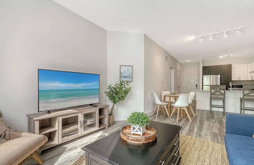 Central Sarasota Apartment | Fully equipped downtown apartment with great amenities.