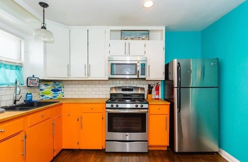 San Jacinto House | Galveston Multi-Unit Vacation Home Near Beach, Pleasure Pier & Restaurants!