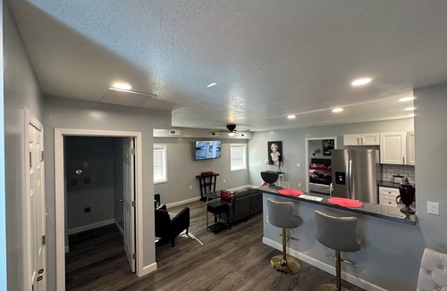 Fulton Apartment | Glamorous 1BR/1.5BA Apartment – Modern Charm with a Touch of Old Hollywood Glam
