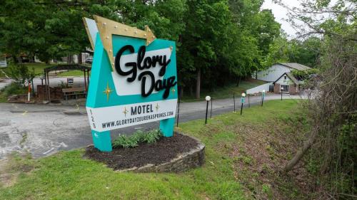 Eureka Springs Historic District Hotel | Glory Dayz