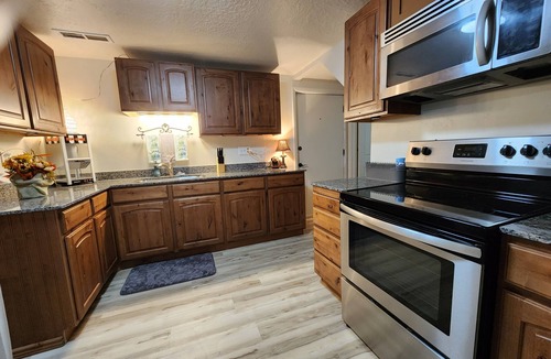 Sunset Heights House | Gorgeous island-themed retreat sleeps 30 in Orem, UT!