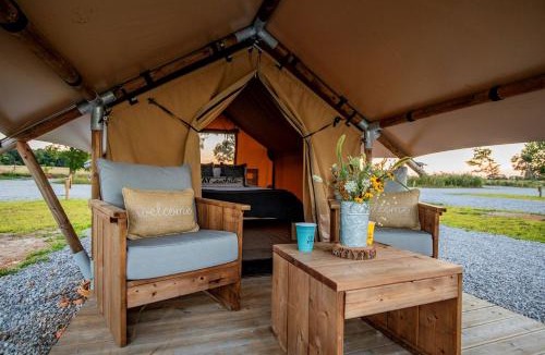 Cassville Other | Gorgeous Tented Cabin Close to Great Hiking Trails in Cassville, Missouri