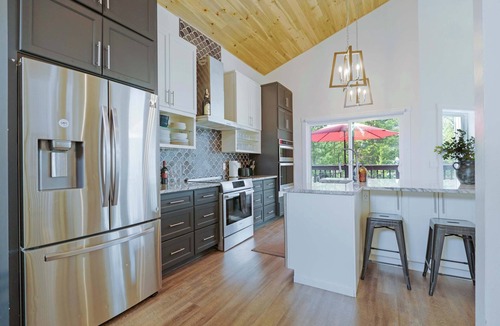 Breckenridge Heights House | GROUP GETAWAY 6BR Pets-HTub-Gym-GameRoom