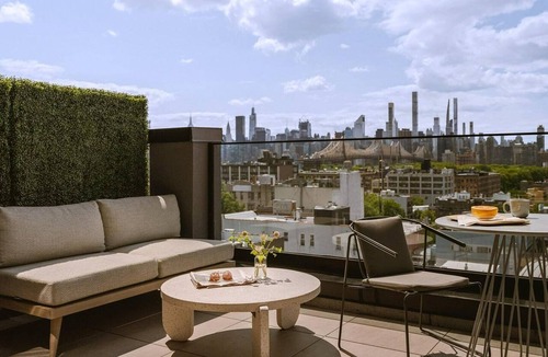 Queens Apartment | Guest Room|2 Double Beds|Dutch Hotel