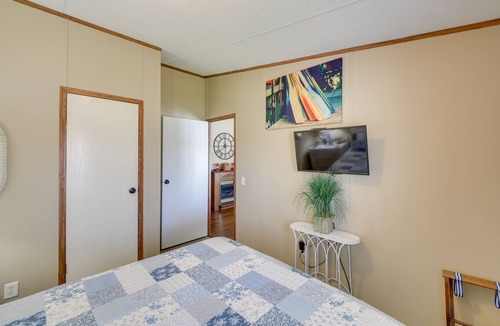 Ferndale House | Harrod's Hideaway w/Deck, Dock on Lake Norrell