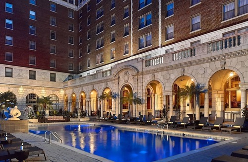 Central West End Apartment | Haven of Relaxation! Pets Allowed! With Parking, Pool, and Cinema!