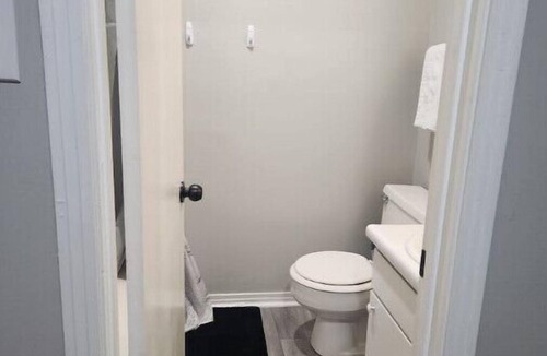 Bryant Apartment | Heart of Bryant apartment F
