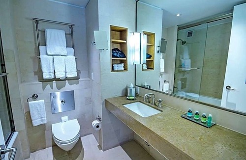 Turtle Bay Resort | Heart of Manhattan 1-bedroom studio resort in best location In May