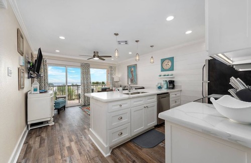 Galveston Condo | Heated Pool & HOT Tub! W/D Oceanview!