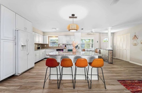 Arlington Park House | Heated Pool - Near Beach - Outdoor Games for Family - Close to DT
